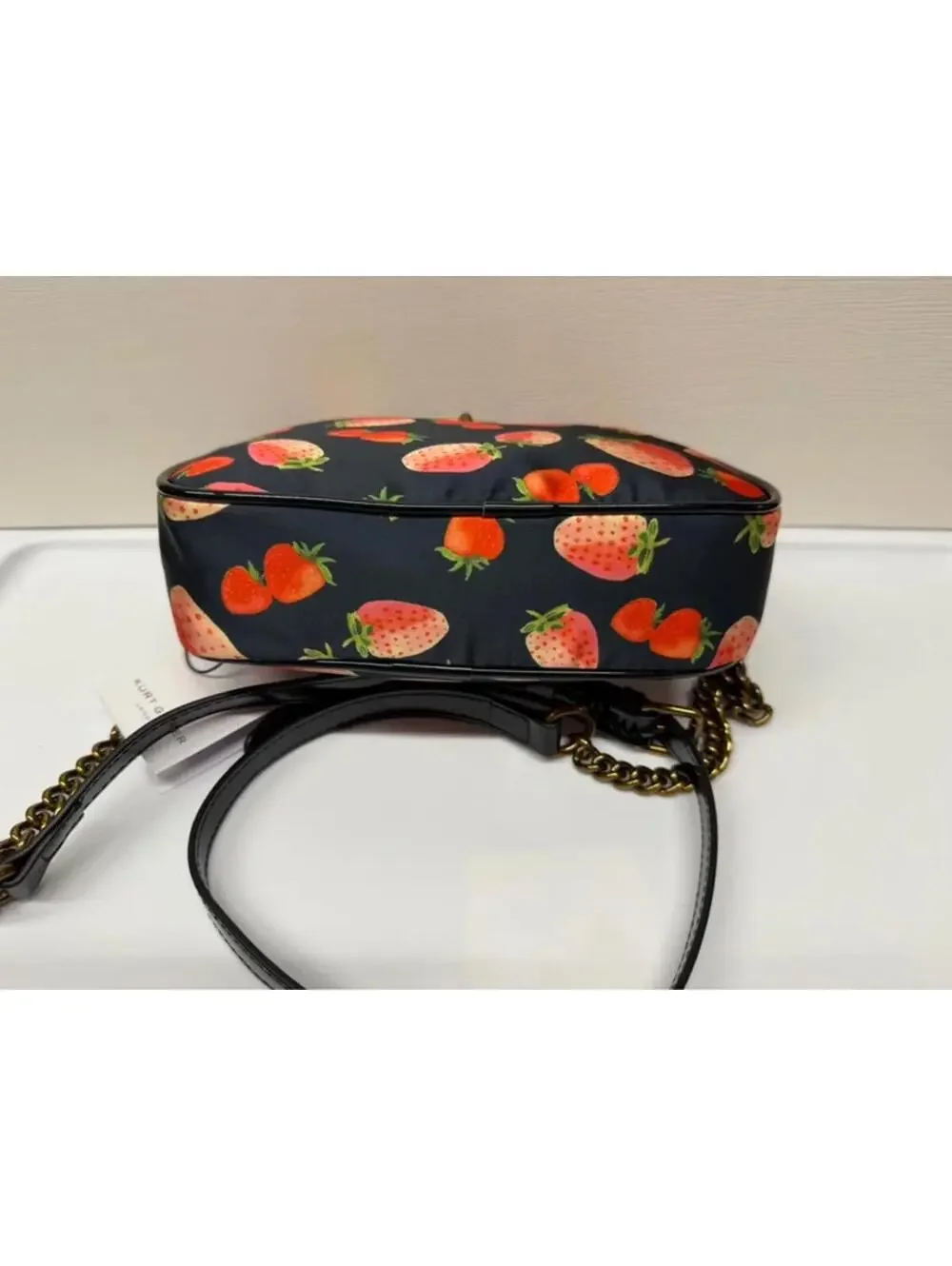 Kurt Geiger London Strawberry Camera Bag 🍓 Crossbody (Chain + Guitar Strap) NWT - Picture 6 of 11
